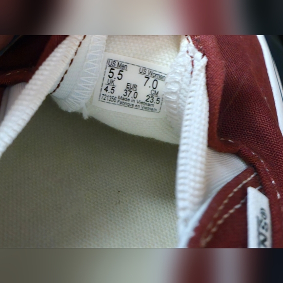 Vans Classic Maroon Slip-On Sneakers New Without Box Womens Size 7 - Picture 2 of 4